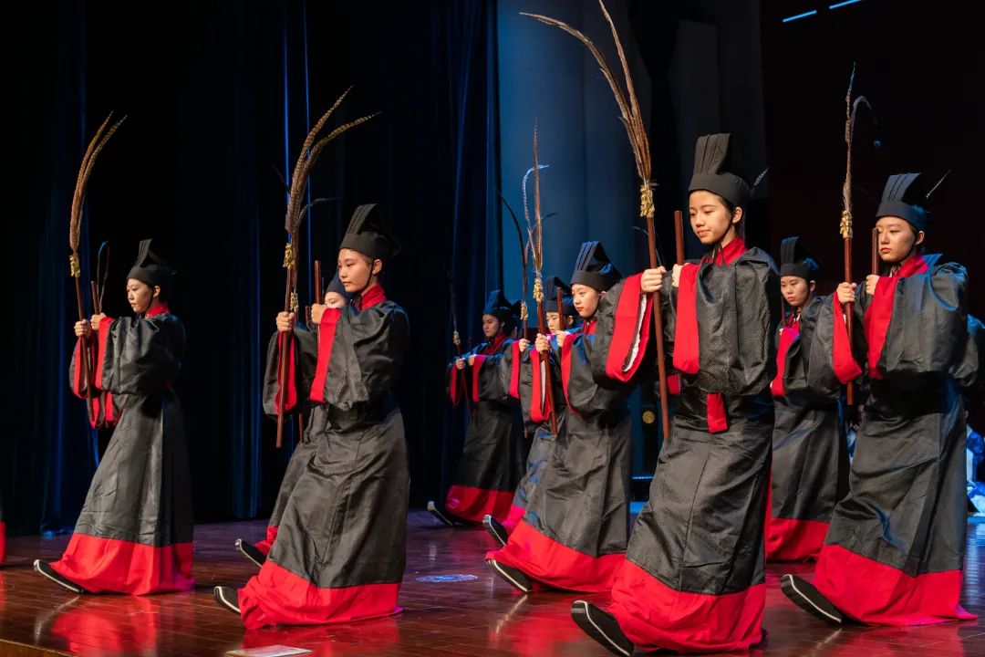 2. 献舞(谢丰 摄) (6).jpg