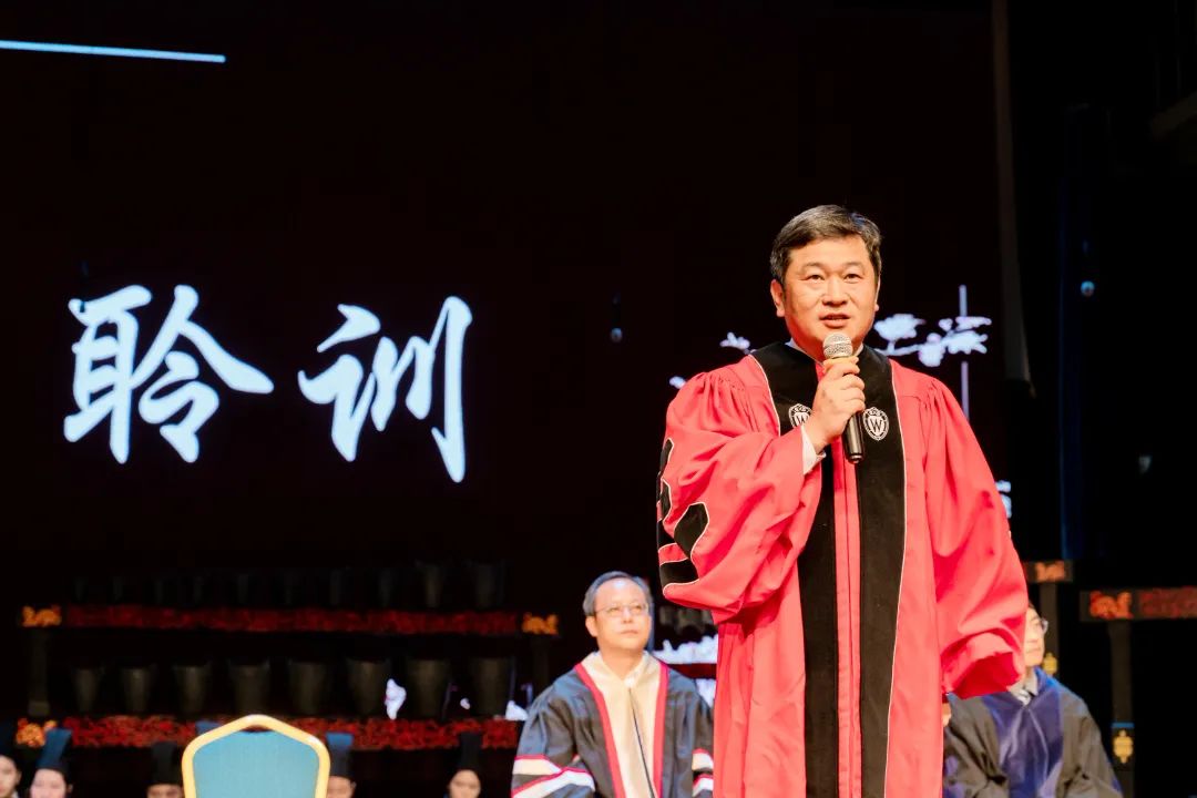 11. 聆训(谢丰 摄).jpg